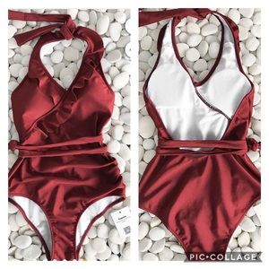 New one-piece swimsuit sz small